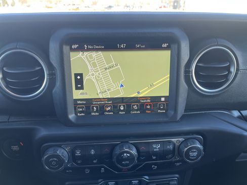 Used 2019 Jeep Wrangler Unlimited Sahara image 26