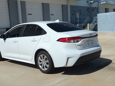 Used 2024 Toyota Corolla LE FWD image 7
