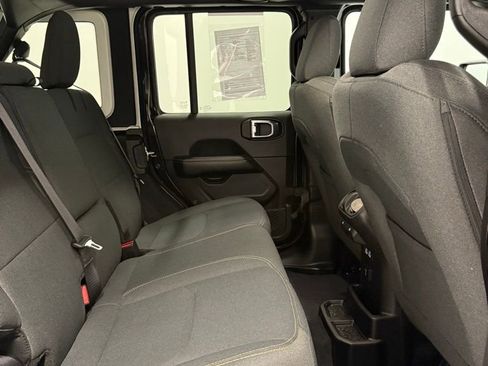 Used 2024 Jeep Wrangler Unlimited Sahara image 18