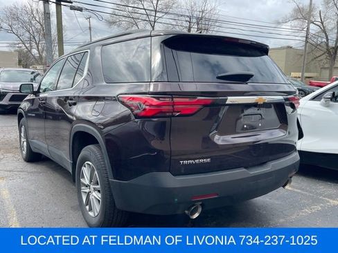 Used 2023 Chevrolet Traverse LT image 2