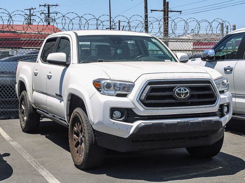 Used 2021 Toyota Tacoma SR5 AWD/4WD image 3