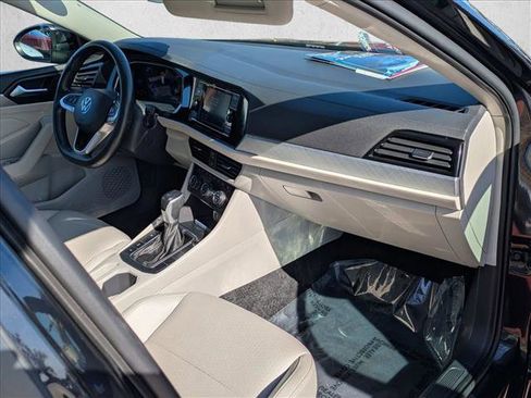 Certified 2023 Volkswagen Jetta SE w/ Panoramic Sunroof Package FWD image 21