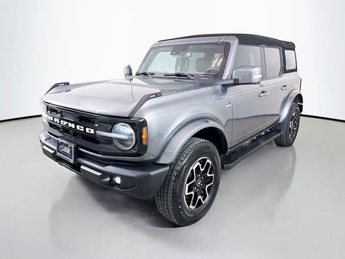 Used 2023 Ford Bronco Outer Banks AWD/4WD image 3
