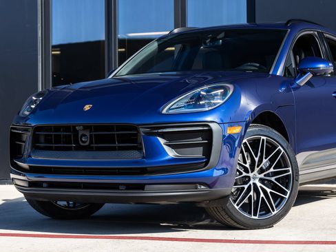 Certified 2026 Porsche Macan AWD/4WD image 7