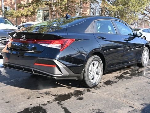 New 2026 Hyundai Elantra SE FWD image 5