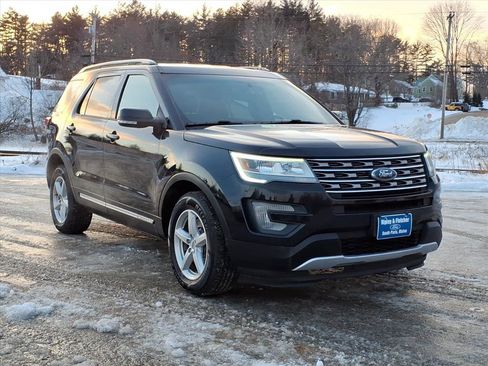 Used 2017 Ford Explorer XLT w/ Equipment Group 201A image 3