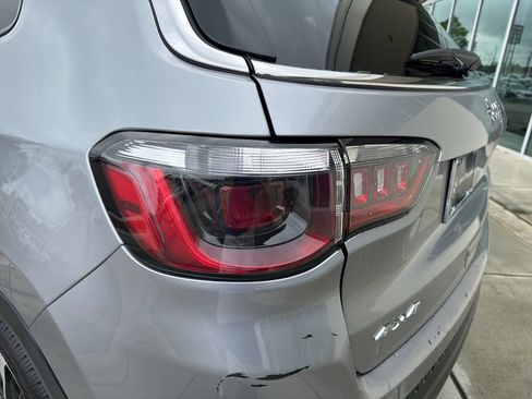Used 2022 Jeep Compass Limited AWD/4WD image 18