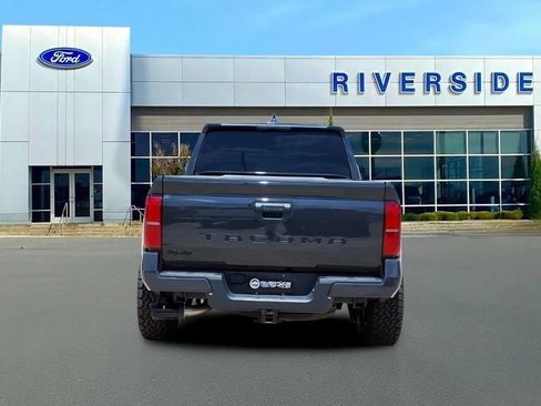 Used 2025 Toyota Tacoma SR5 AWD/4WD image 6