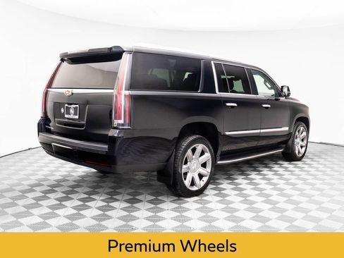 Used 2020 Cadillac Escalade ESV Luxury image 5