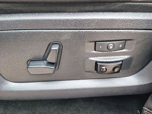 Used 2016 RAM 1500 Laramie w/ Convenience Group AWD/4WD image 22