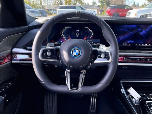 Used 2025 BMW 750e xDrive AWD/4WD image 8