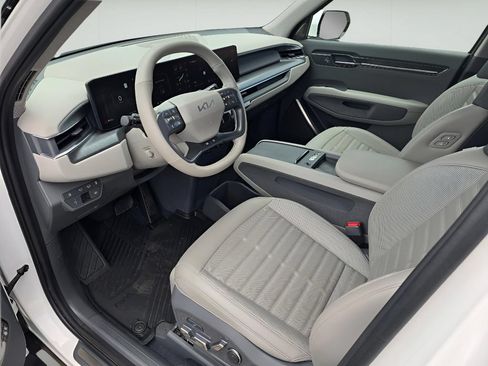 Used 2024 Kia EV9 Land AWD/4WD image 16