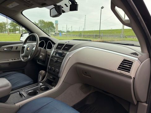 Used 2011 Chevrolet Traverse LT w/ LPO, 'HIT The Road' Package AWD/4WD image 33