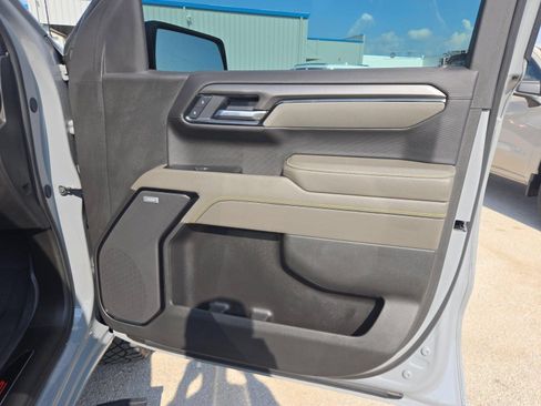 Used 2025 Chevrolet Silverado 1500 ZR2 w/ Technology Package AWD/4WD image 28