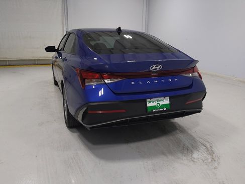 Used 2025 Hyundai Elantra SE FWD image 6