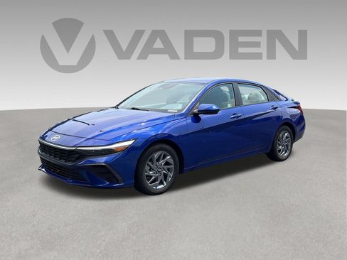 Used 2024 Hyundai Elantra SEL FWD image 1