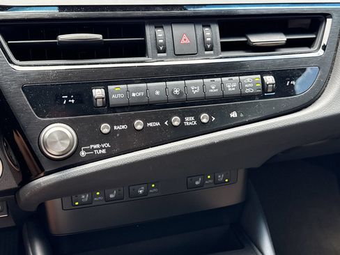 Used 2025 Lexus ES 350 w/ Premium Package FWD image 27