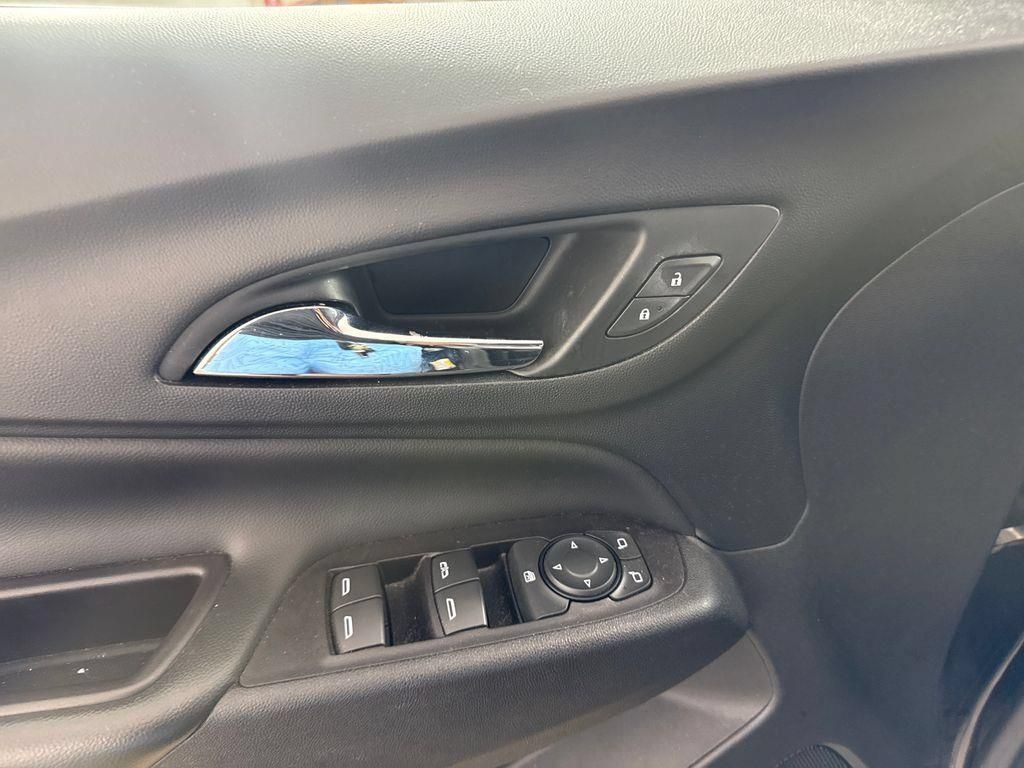 Used 2021 Chevrolet Equinox LT FWD image 22