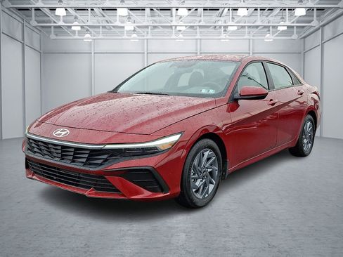 Certified 2024 Hyundai Elantra SEL image 3