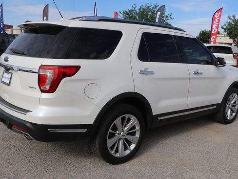 Used 2018 Ford Explorer Limited w/ Equipment Group 301A AWD/4WD image 7