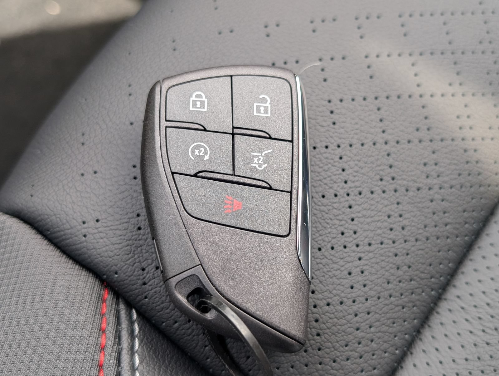 New 2026 Chevrolet Traverse RS w/ LPO, Floor Liner Package FWD image 27