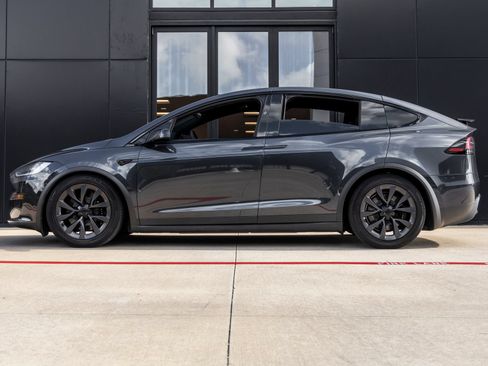 Used 2025 Tesla Model X AWD/4WD image 10