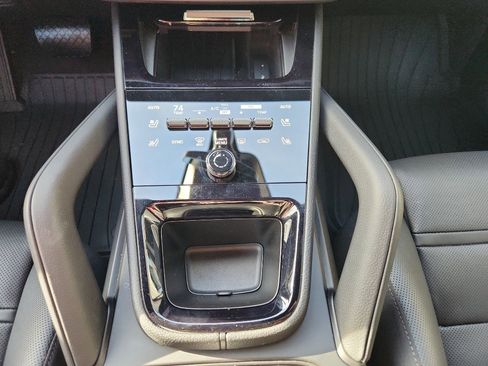 Certified 2024 Porsche Cayenne Coupe image 36