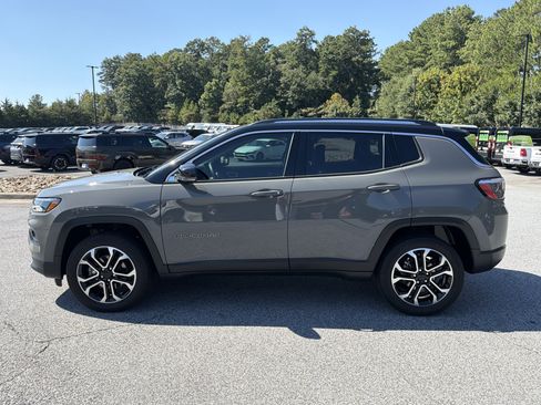 Used 2022 Jeep Compass Limited w/ Sun and Sound Group AWD/4WD image 4