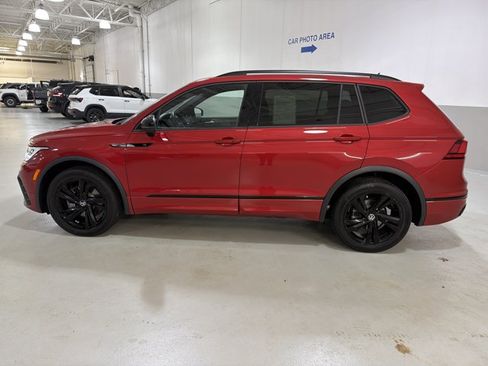 Certified 2024 Volkswagen Tiguan SE R-Line FWD image 5