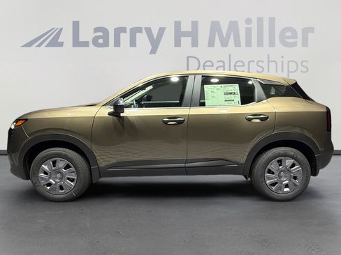 New 2026 Nissan Kicks S image 2