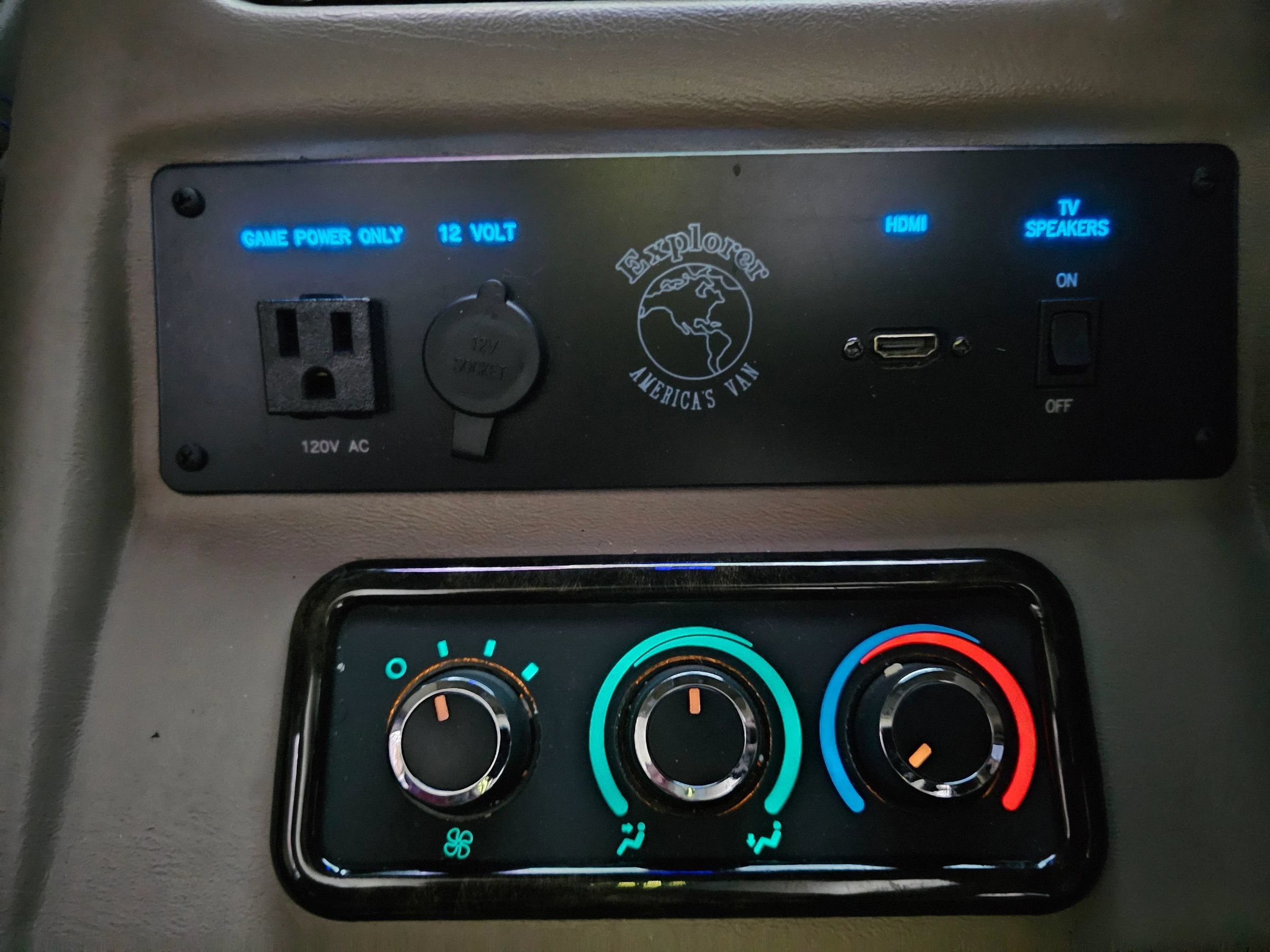 Used 2016 Chevrolet Express 2500 RWD image 36