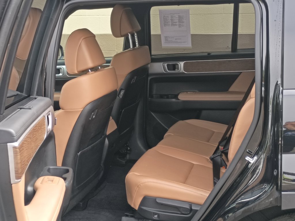 Used 2024 Hyundai Santa Fe Limited AWD/4WD image 16