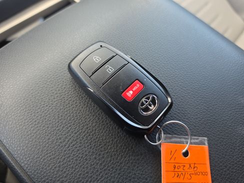Used 2025 Toyota Tacoma TRD Sport AWD/4WD image 33