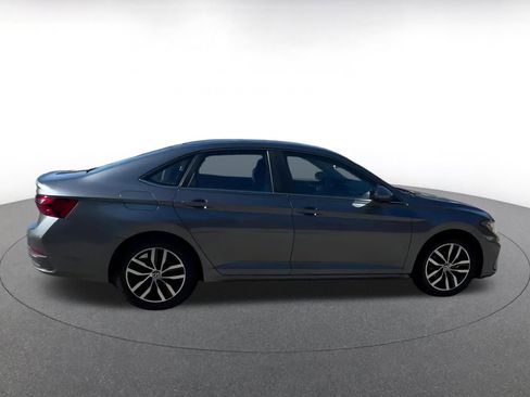 Used 2025 Volkswagen Jetta SE image 16