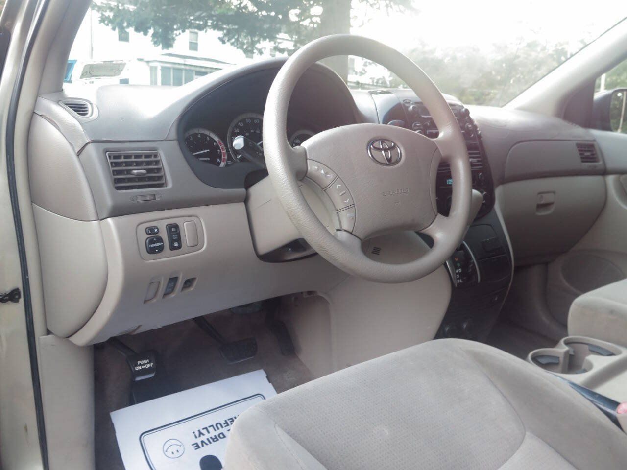 Used 2005 Toyota Sienna LE w/ LE Pkg 6 FWD image 24