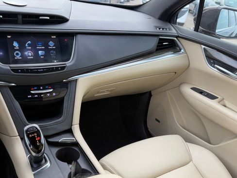 Used 2017 Cadillac XT5 Base image 14