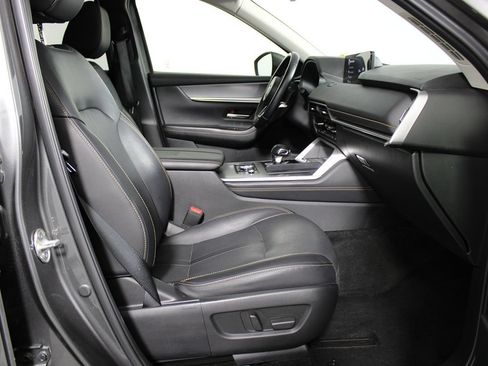 Used 2025 MAZDA CX-90 3.3 Turbo w/ Preferred Package AWD/4WD image 11