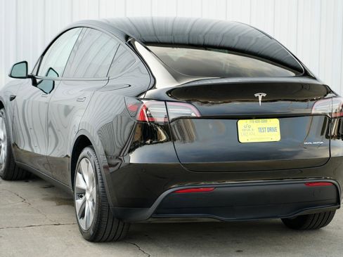 Used 2023 Tesla Model Y Long Range image 52