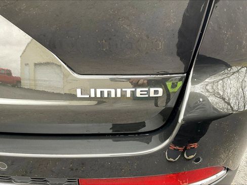Used 2024 Jeep Grand Cherokee Limited w/ Trailer Tow Package AWD/4WD image 9