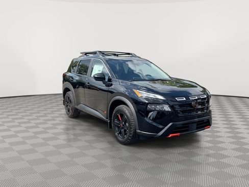 Certified 2026 Nissan Rogue SV AWD/4WD image 2