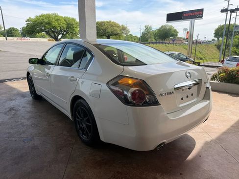 Used 2010 Nissan Altima 2.5 S FWD image 4