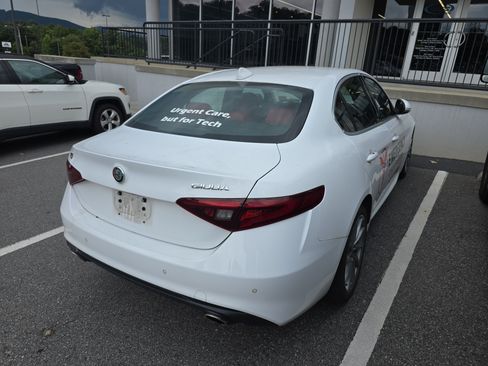 Used 2018 Alfa Romeo Giulia AWD image 2
