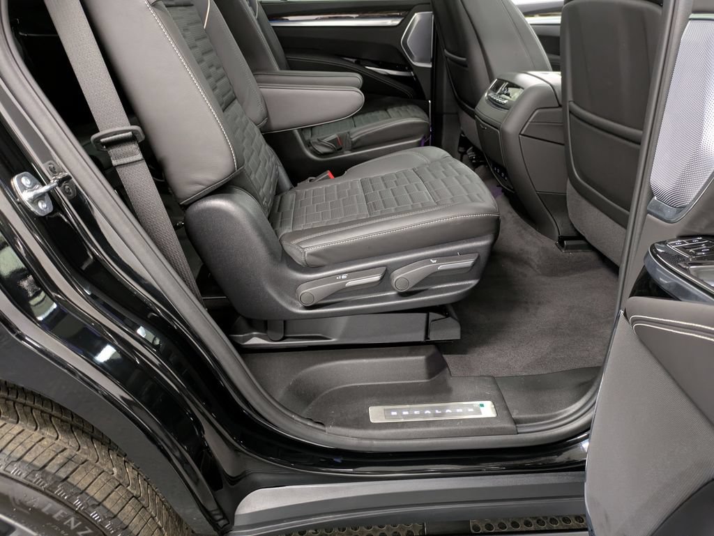 Used 2026 Cadillac Escalade Platinum Sport w/ LPO, Floor Liner Package AWD/4WD image 27