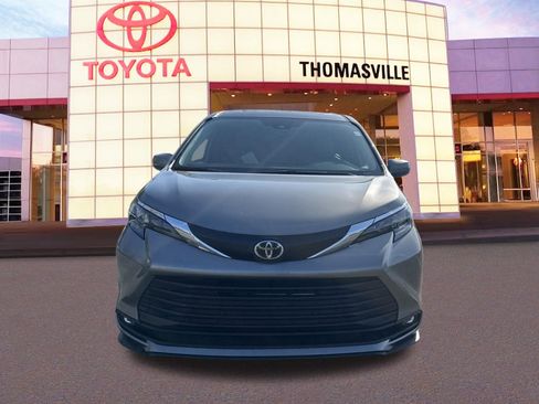 New 2026 Toyota Sienna XLE image 2