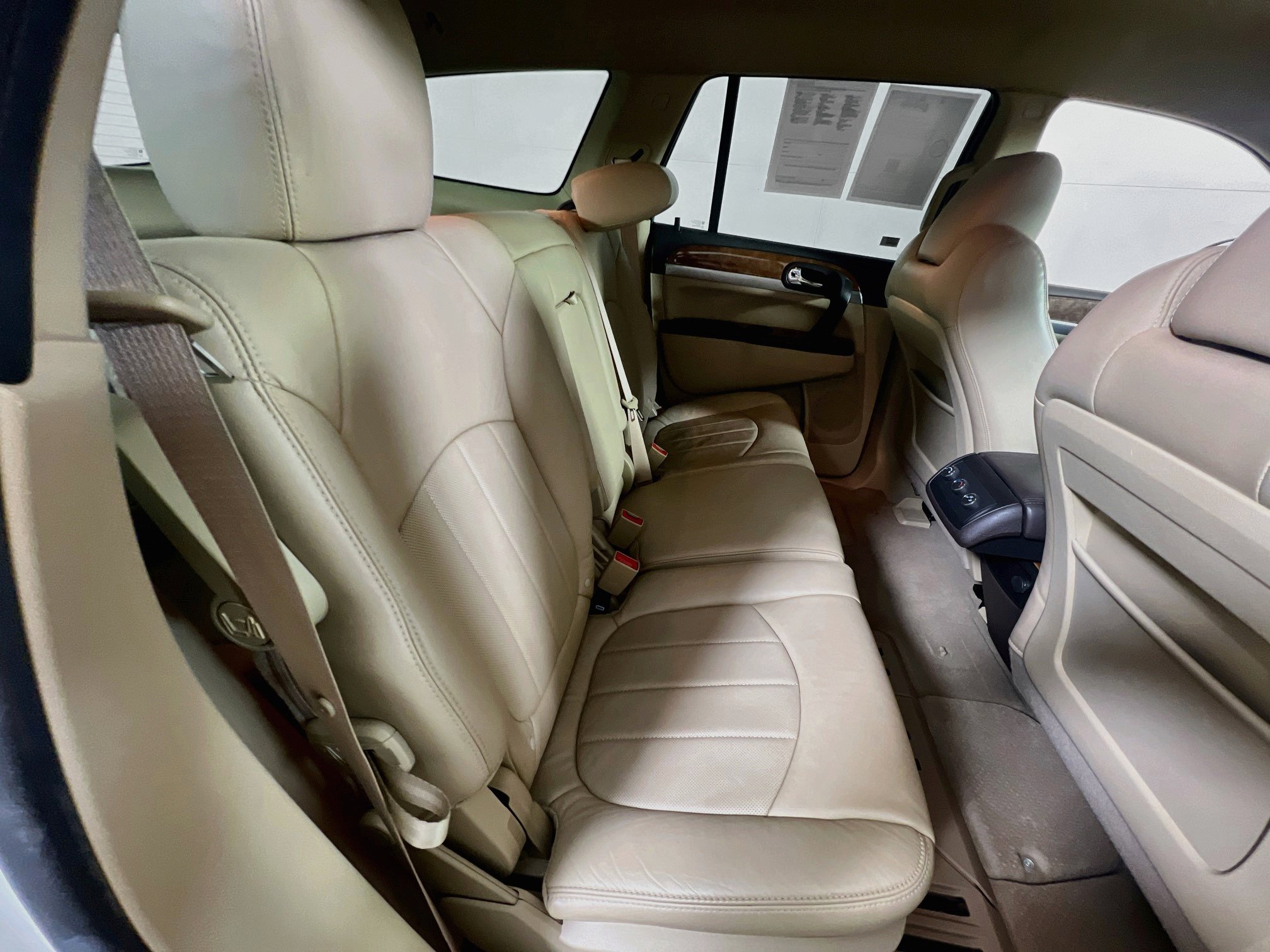 Used 2011 Buick Enclave CXL FWD image 25
