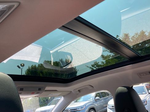 Certified 2023 Volkswagen Taos SE w/ Panoramic Sunroof Package FWD image 19