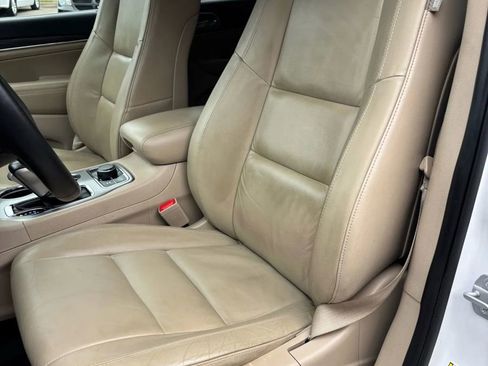 Used 2019 Jeep Grand Cherokee Limited AWD/4WD image 17