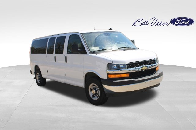 Used 2025 Chevrolet Express 3500 LT w/ LT Preferred Equipment Group RWD image 3