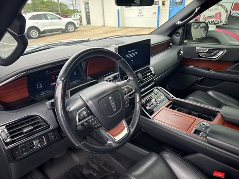 Used 2022 Lincoln Navigator Reserve AWD/4WD image 16