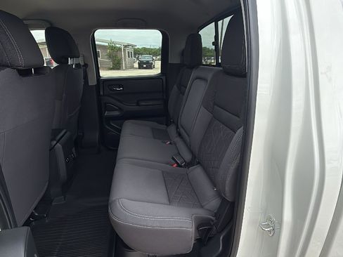 Used 2026 Nissan Frontier SV w/ SV Convenience Package AWD/4WD image 14